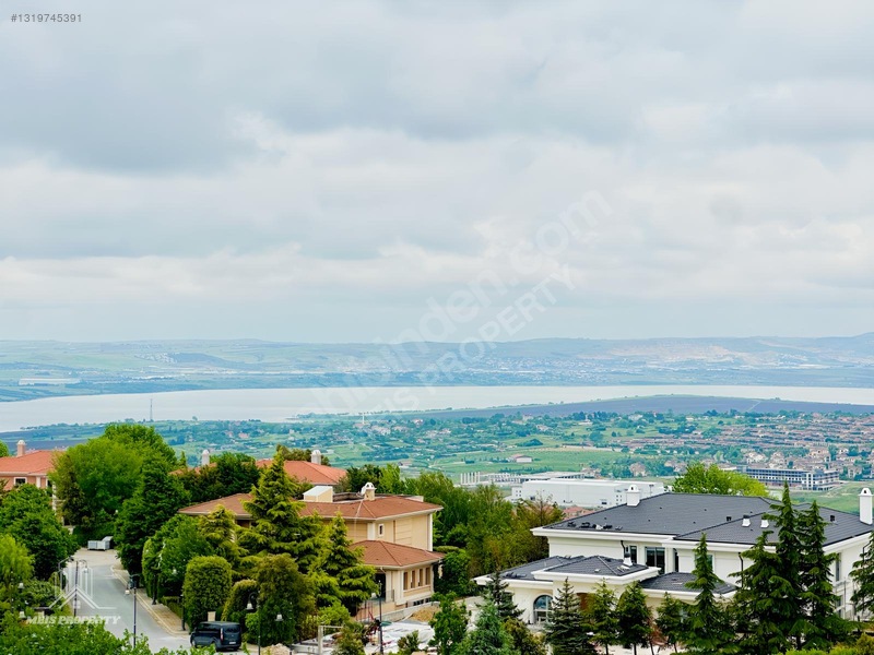 Pelican Hill'de Göl Ve Deniz Manzarali Geniş Eşyalı 3+1 — fotoğraf 3