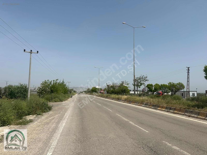 Emlak 79 Dan Gümrük Yolunda Asvalt Üstü 3 Cepheli Villalık Arazi — fotoğraf 3