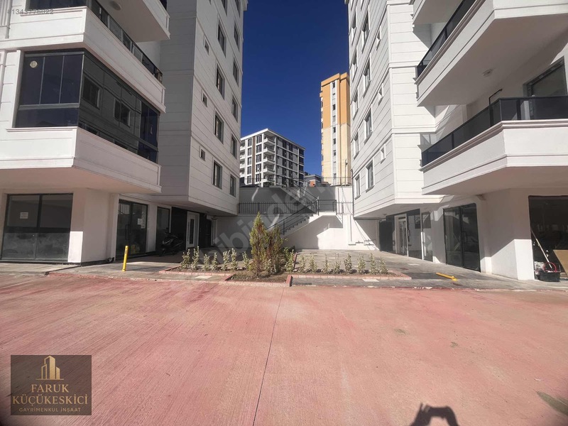 Tramvaya Yakın Eşyalı Arakat Geniş Hollü 1+1 Daire — fotoğraf 2