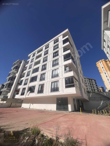 Tramvaya Yakın Eşyalı Arakat Geniş Hollü 1+1 Daire — fotoğraf 3
