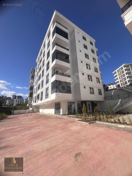Tramvaya Yakın Eşyalı Arakat Geniş Hollü 1+1 Daire — fotoğraf 4