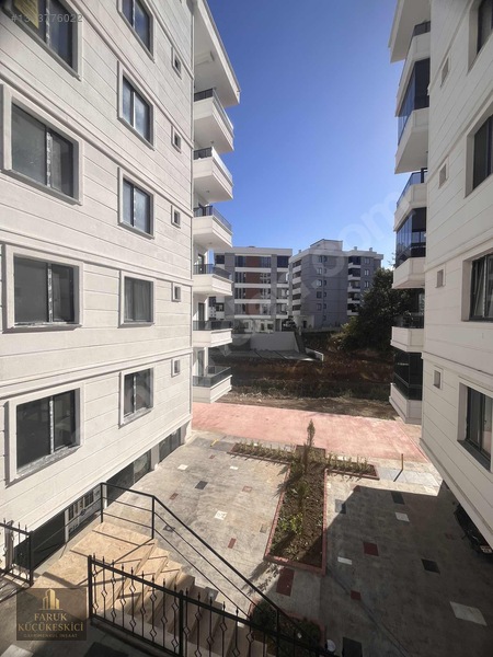 Tramvaya Yakın Eşyalı Arakat Geniş Hollü 1+1 Daire — fotoğraf 7