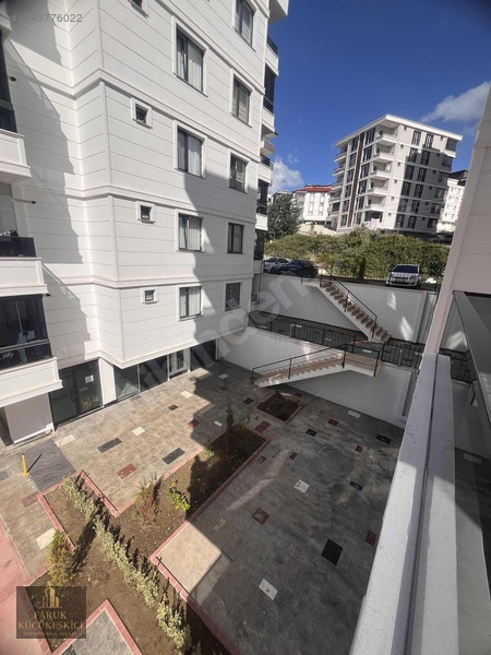 Tramvaya Yakın Eşyalı Arakat Geniş Hollü 1+1 Daire — fotoğraf 11