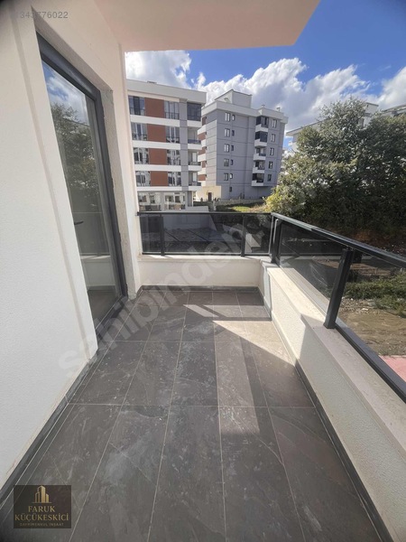 Tramvaya Yakın Eşyalı Arakat Geniş Hollü 1+1 Daire — fotoğraf 15