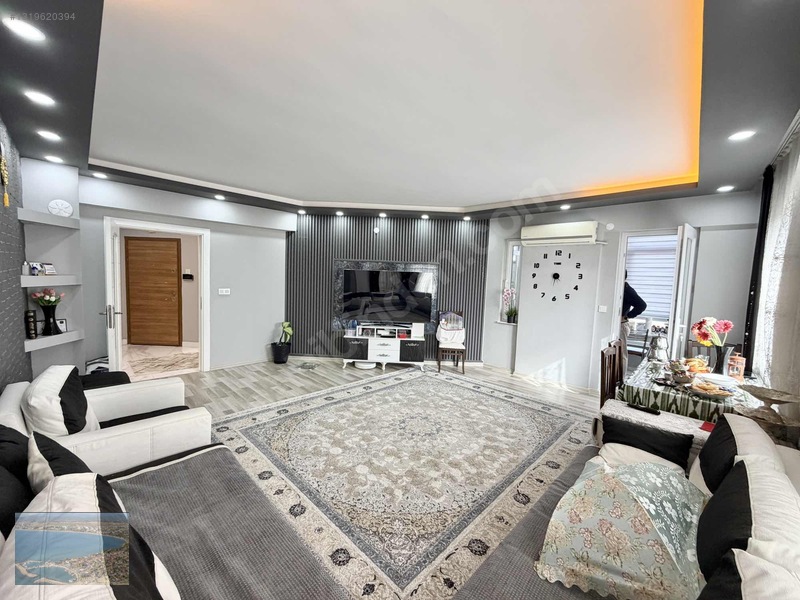07 Aras Emlaktan Yenigünde Site İçinde Katta Genış 3+1 Daire — fotoğraf 2