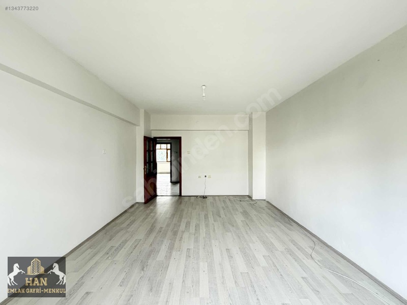 Ataşehır Mah Park 23 Karşısı Kiralık 3+1 Arakat Daire