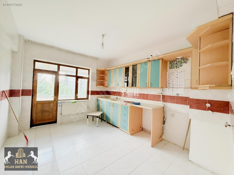 Ataşehır Mah Park 23 Karşısı Kiralık 3+1 Arakat Daire — fotoğraf 3