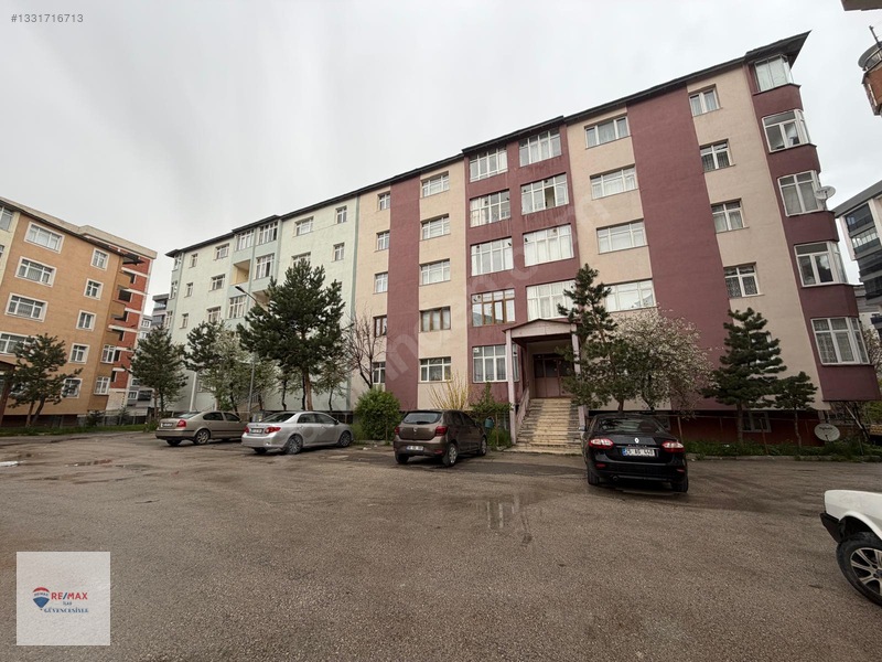 Remax İlke'den Kombina'da 3+1 Satılık Temiz Bodrum
