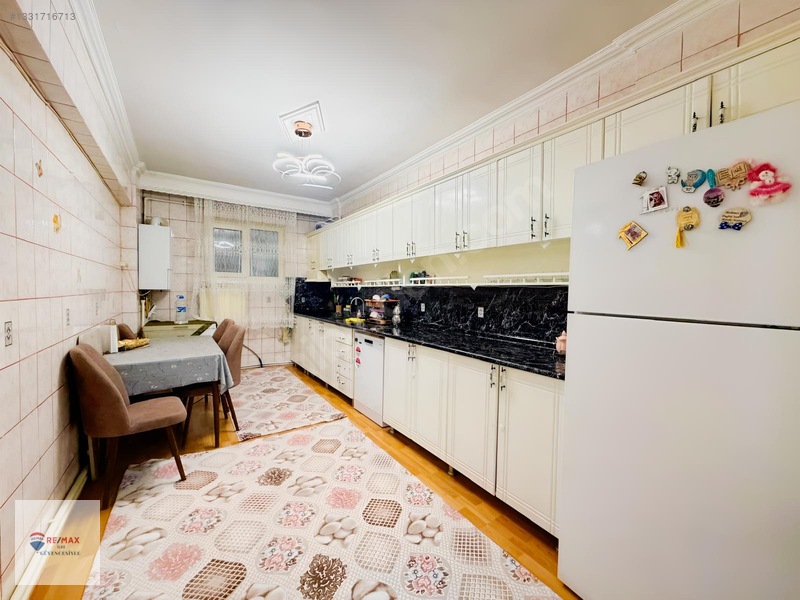 Remax İlke'den Kombina'da 3+1 Satılık Temiz Bodrum — fotoğraf 2