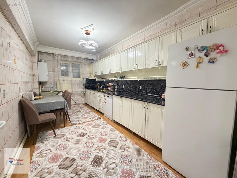 Remax İlke'den Kombina'da 3+1 Satılık Temiz Bodrum — fotoğraf 3