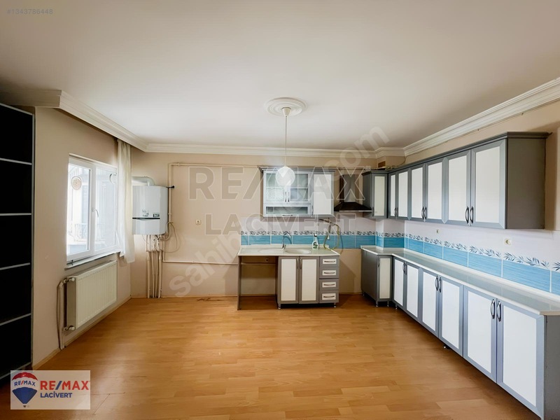 Re/max Lacivert'ten Yıldızkent'te Kiralık 3+1 Daire — fotoğraf 3