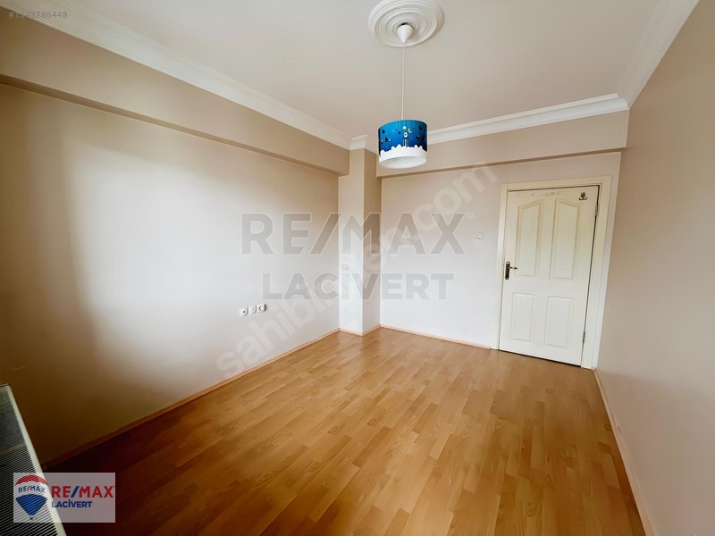 Re/max Lacivert'ten Yıldızkent'te Kiralık 3+1 Daire — fotoğraf 13
