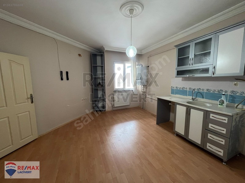 Re/max Lacivert'ten Yıldızkent'te Kiralık 3+1 Daire — fotoğraf 20