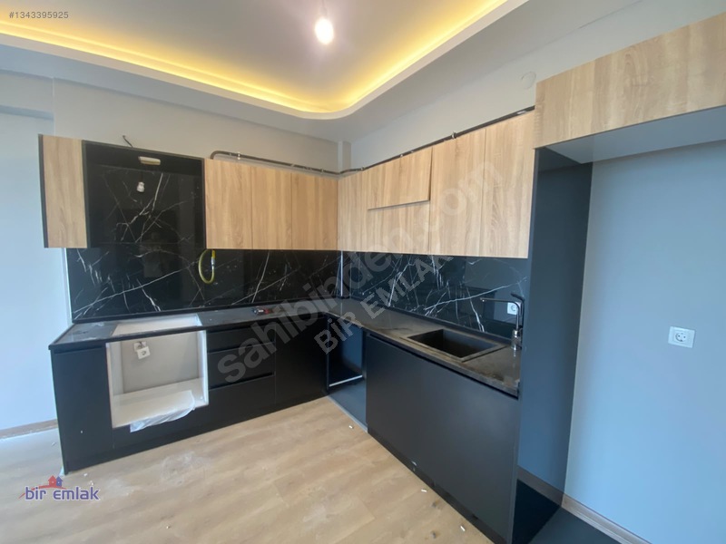 Bir Emlak Burhaniye Mah. Algün Adresste 80 M2 Satılık 2+1 Daire — fotoğraf 2
