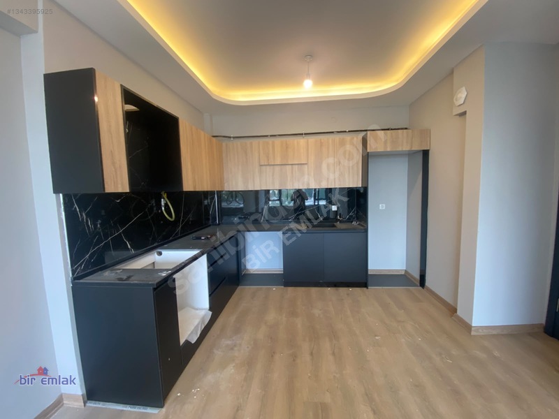 Bir Emlak Burhaniye Mah. Algün Adresste 80 M2 Satılık 2+1 Daire — fotoğraf 3