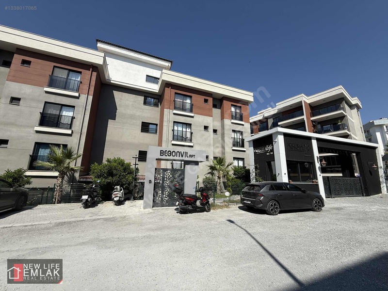 Kuşadası Merkezi Konumda Güvenlikli Havuzlu Satılık Daire — fotoğraf 3