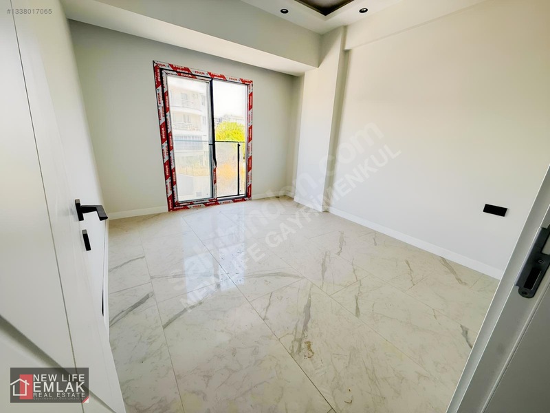Kuşadası Merkezi Konumda Güvenlikli Havuzlu Satılık Daire — fotoğraf 10