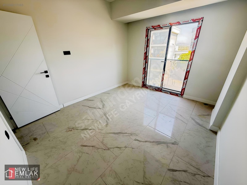 Kuşadası Merkezi Konumda Güvenlikli Havuzlu Satılık Daire — fotoğraf 11