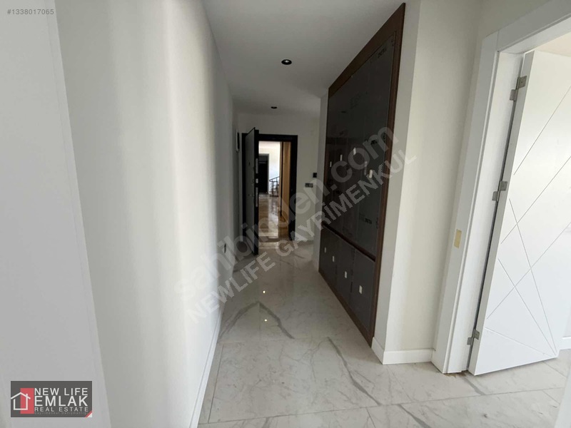 Kuşadası Merkezi Konumda Güvenlikli Havuzlu Satılık Daire — fotoğraf 14
