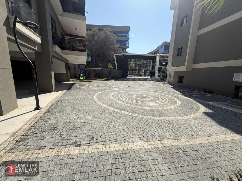 Kuşadası Merkezi Konumda Güvenlikli Havuzlu Satılık Daire — fotoğraf 28