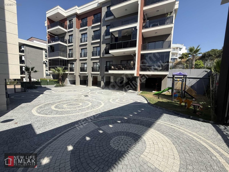 Kuşadası Merkezi Konumda Güvenlikli Havuzlu Satılık Daire — fotoğraf 31
