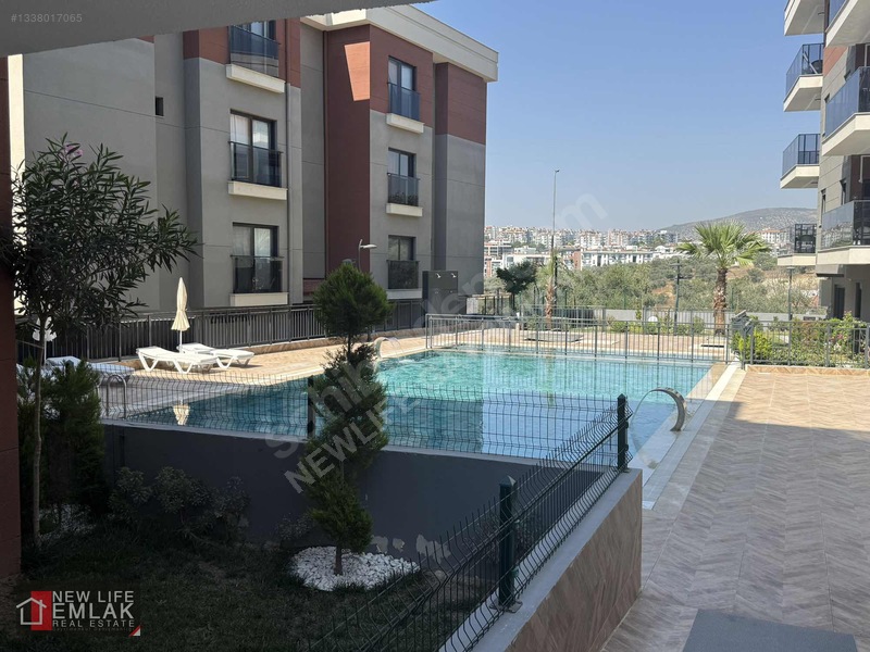 Kuşadası Merkezi Konumda Güvenlikli Havuzlu Satılık Daire — fotoğraf 32