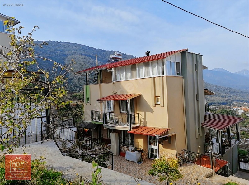 Kuşadası Güzelçamlı'da 181 M2 Satılık 5+2 Tripleks Villa