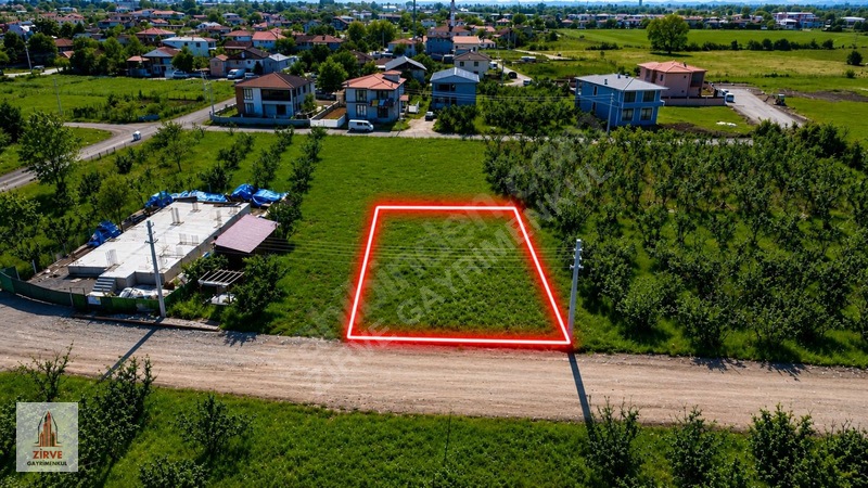 Zirveden Villa Bölgesinde Yol Cepheli Satılık 556 M2 Fırsat Arsa — fotoğraf 2