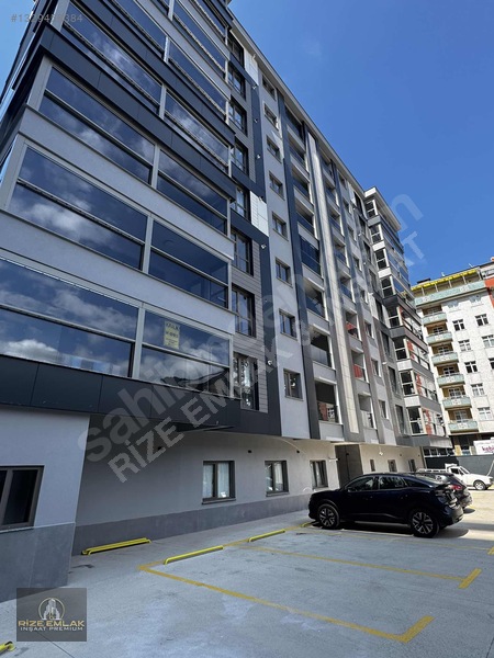 Rize Müftü Mah. Şimal Avm Yanı Lüks Sitede Kiralık 4+1 Daire