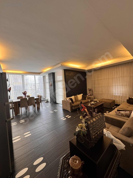 Barış Sitesi Emniyet Caddesinde Köşe Başı Satılık 4+1