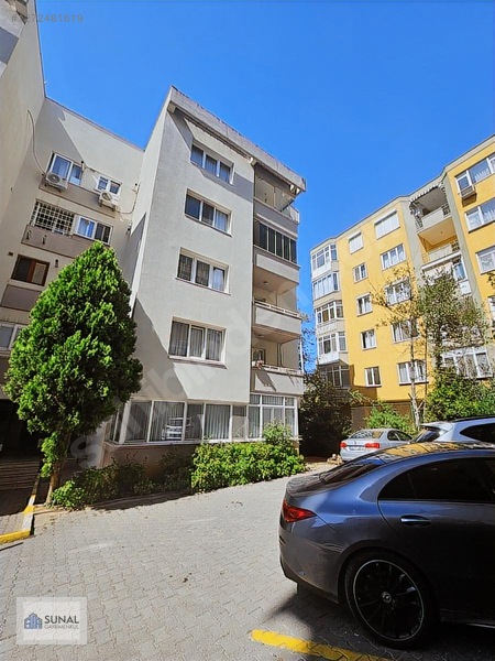 Validebağ Korusu Karşısı Köşk Sitesinde 3+1 Geniş Arakat Daire