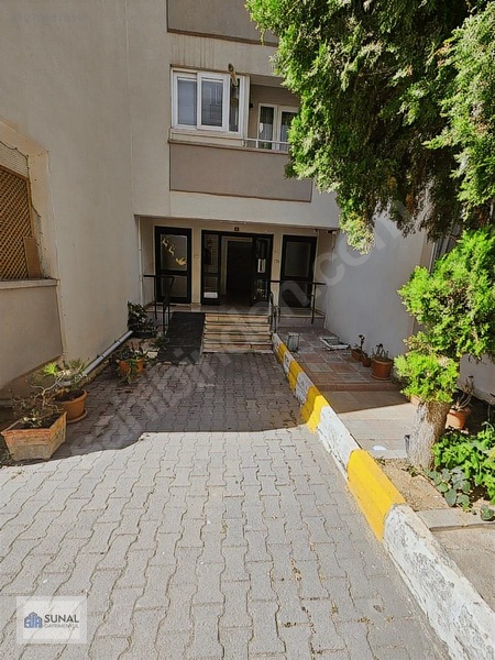 Validebağ Korusu Karşısı Köşk Sitesinde 3+1 Geniş Arakat Daire — fotoğraf 3
