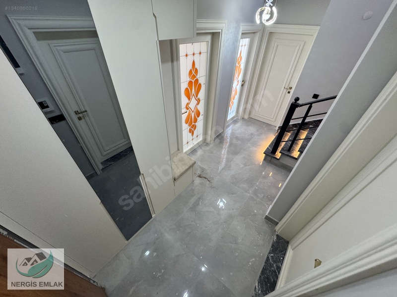 Nergisten Zeytinlide Girişte Odası Olan Ayrı Mutfaklı 4+1 Villa — fotoğraf 5