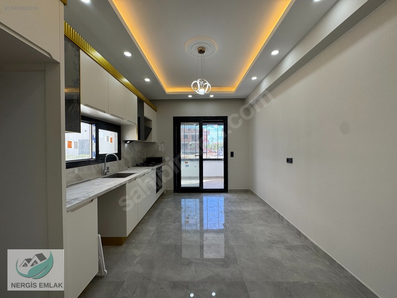Nergisten Zeytinlide Girişte Odası Olan Ayrı Mutfaklı 4+1 Villa — fotoğraf 9
