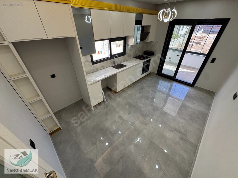 Nergisten Zeytinlide Girişte Odası Olan Ayrı Mutfaklı 4+1 Villa — fotoğraf 10