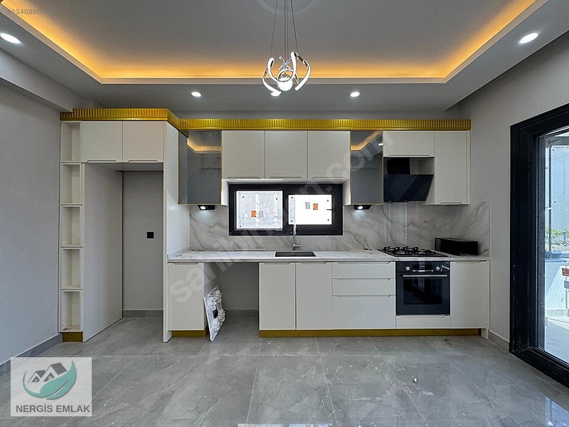 Nergisten Zeytinlide Girişte Odası Olan Ayrı Mutfaklı 4+1 Villa — fotoğraf 11