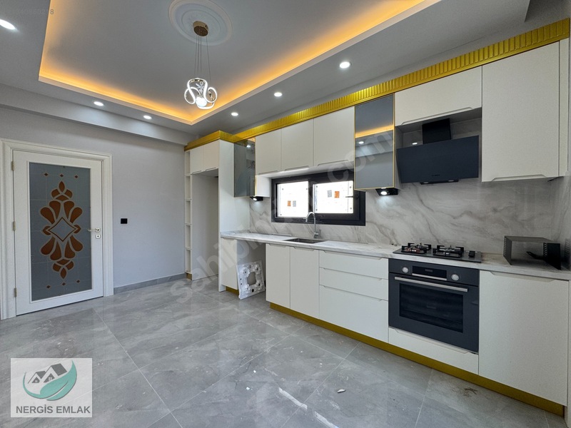 Nergisten Zeytinlide Girişte Odası Olan Ayrı Mutfaklı 4+1 Villa — fotoğraf 12