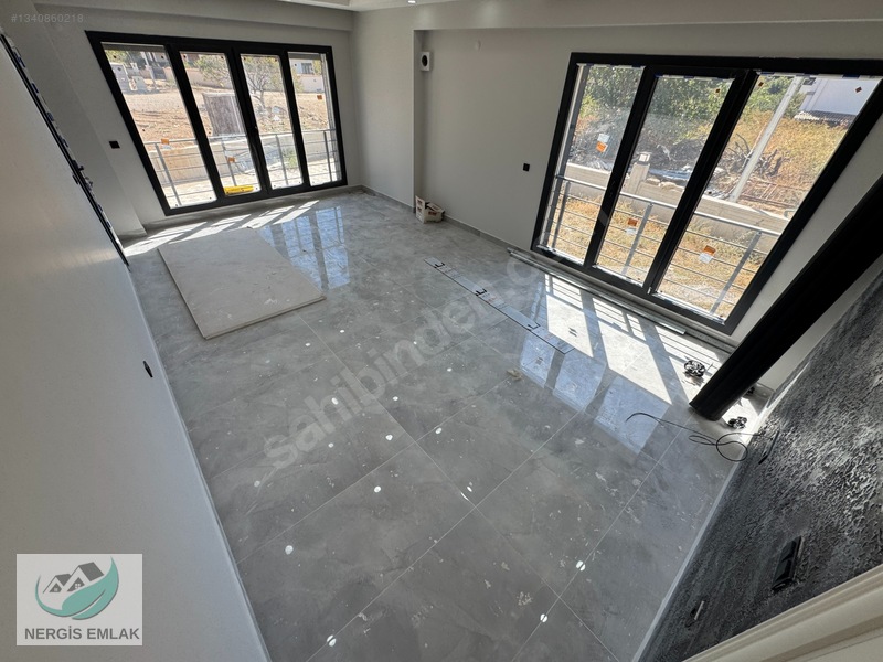 Nergisten Zeytinlide Girişte Odası Olan Ayrı Mutfaklı 4+1 Villa — fotoğraf 18