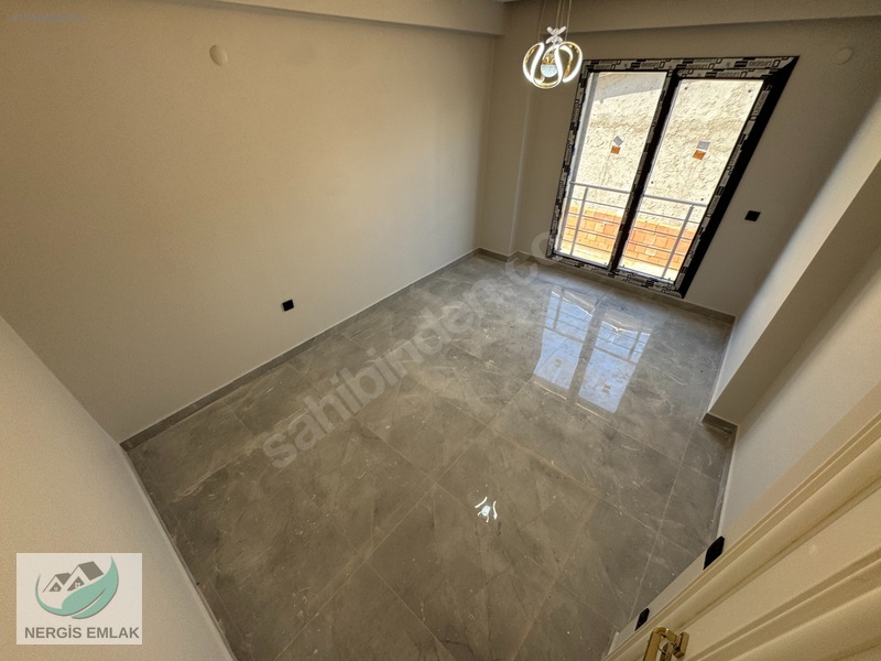 Nergisten Zeytinlide Girişte Odası Olan Ayrı Mutfaklı 4+1 Villa — fotoğraf 20
