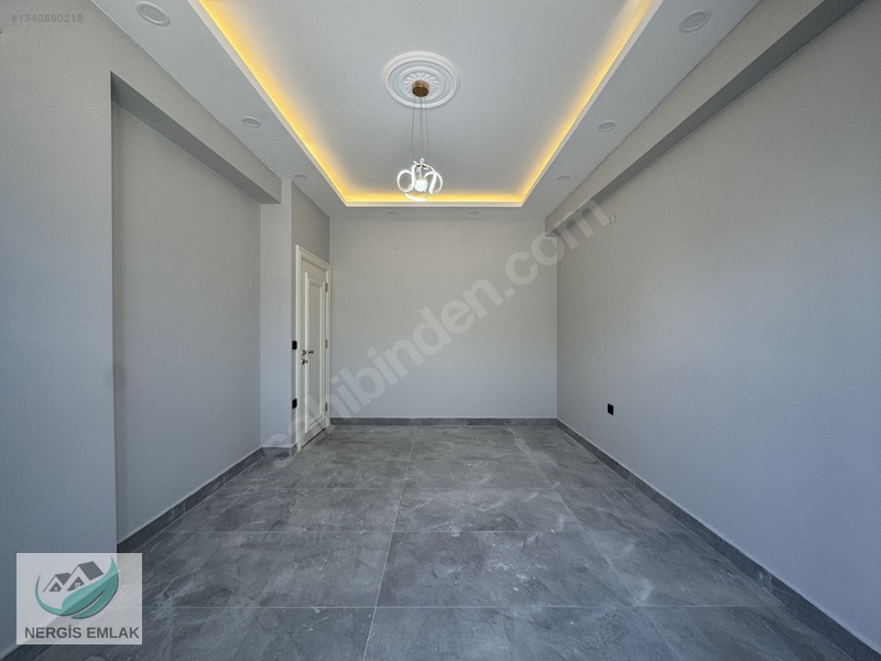 Nergisten Zeytinlide Girişte Odası Olan Ayrı Mutfaklı 4+1 Villa — fotoğraf 21