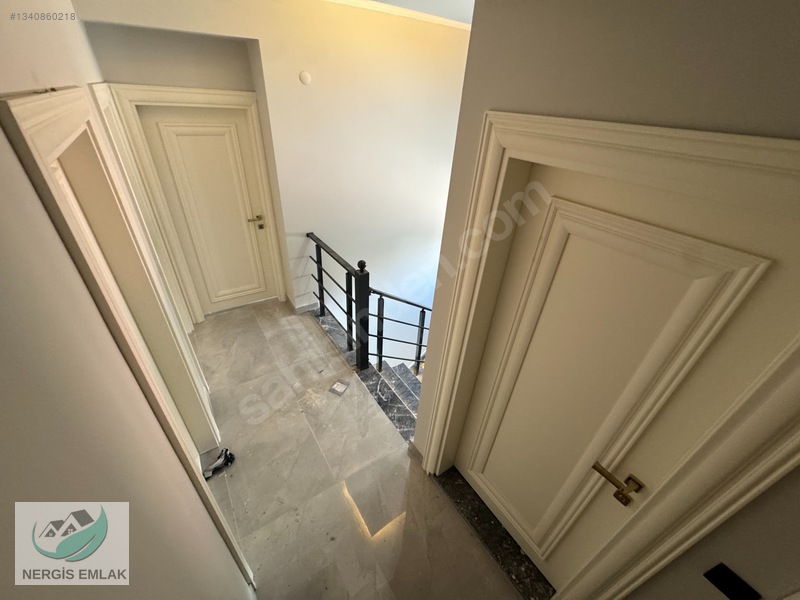 Nergisten Zeytinlide Girişte Odası Olan Ayrı Mutfaklı 4+1 Villa — fotoğraf 23