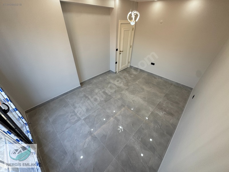 Nergisten Zeytinlide Girişte Odası Olan Ayrı Mutfaklı 4+1 Villa — fotoğraf 26