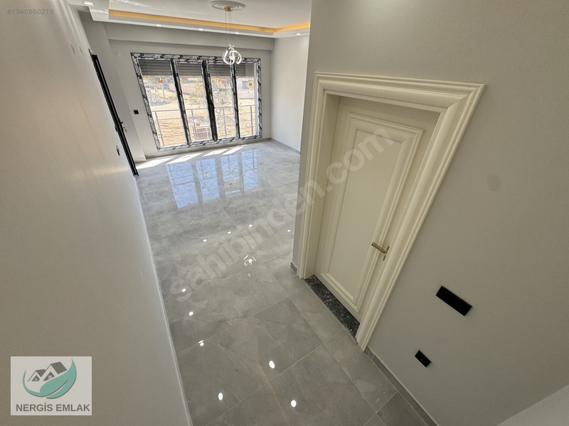 Nergisten Zeytinlide Girişte Odası Olan Ayrı Mutfaklı 4+1 Villa — fotoğraf 27