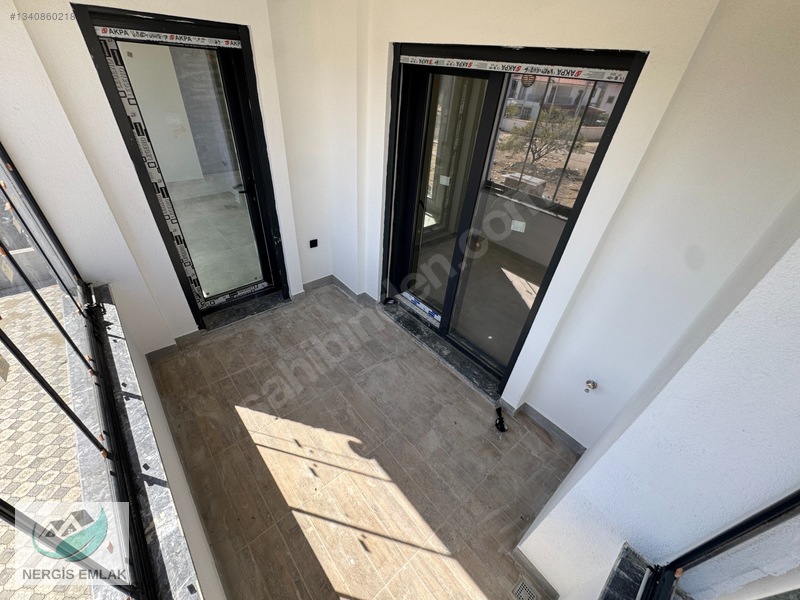 Nergisten Zeytinlide Girişte Odası Olan Ayrı Mutfaklı 4+1 Villa — fotoğraf 30