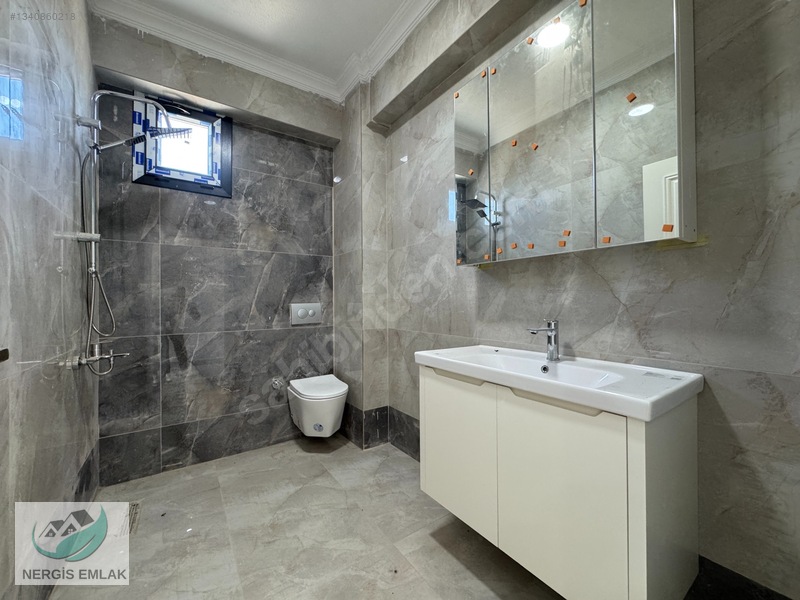 Nergisten Zeytinlide Girişte Odası Olan Ayrı Mutfaklı 4+1 Villa — fotoğraf 32