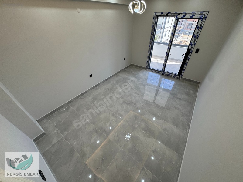 Nergisten Zeytinlide Girişte Odası Olan Ayrı Mutfaklı 4+1 Villa — fotoğraf 33