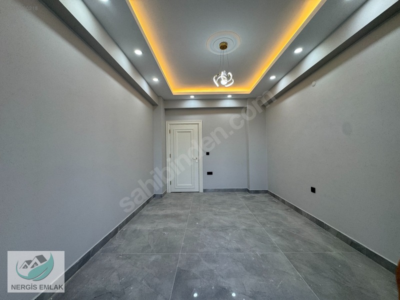 Nergisten Zeytinlide Girişte Odası Olan Ayrı Mutfaklı 4+1 Villa — fotoğraf 34