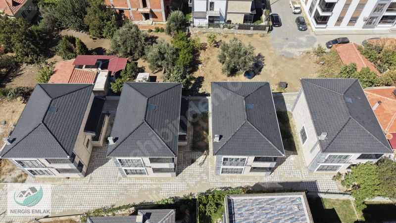 Nergisten Zeytinlide Girişte Odası Olan Ayrı Mutfaklı 4+1 Villa — fotoğraf 37