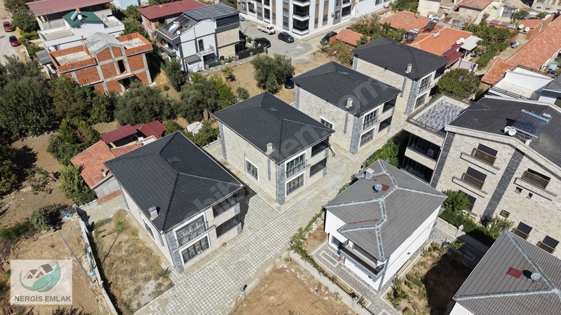 Nergisten Zeytinlide Girişte Odası Olan Ayrı Mutfaklı 4+1 Villa — fotoğraf 38