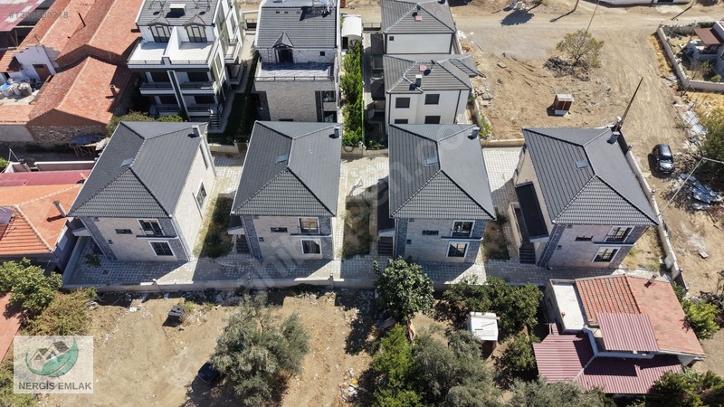 Nergisten Zeytinlide Girişte Odası Olan Ayrı Mutfaklı 4+1 Villa — fotoğraf 40